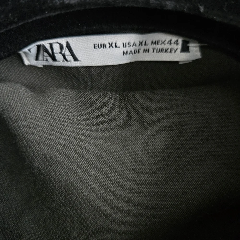 Zara details boxy